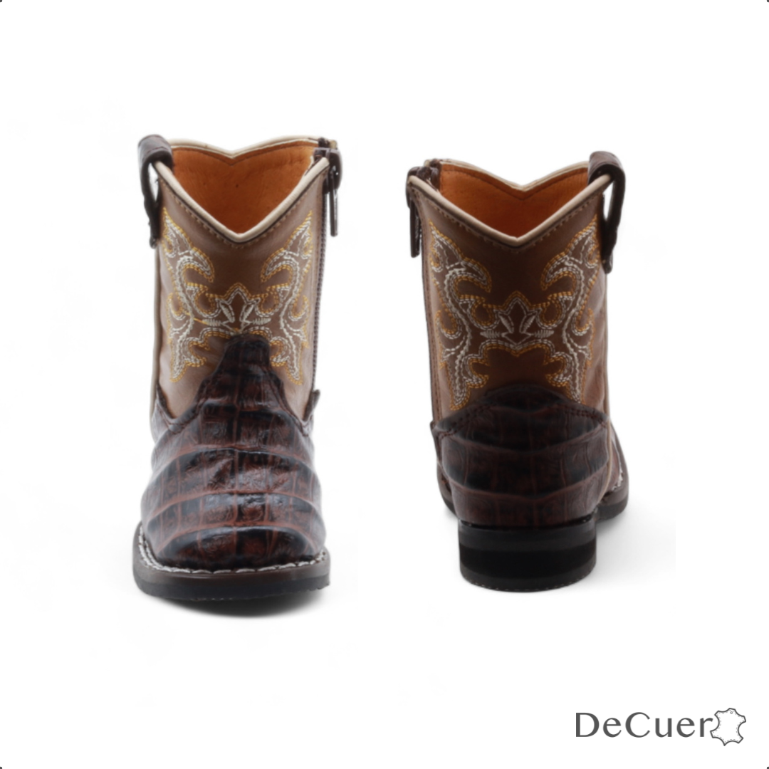Botas de cuero con estampado de cocodrilo marrón de Logan Baby