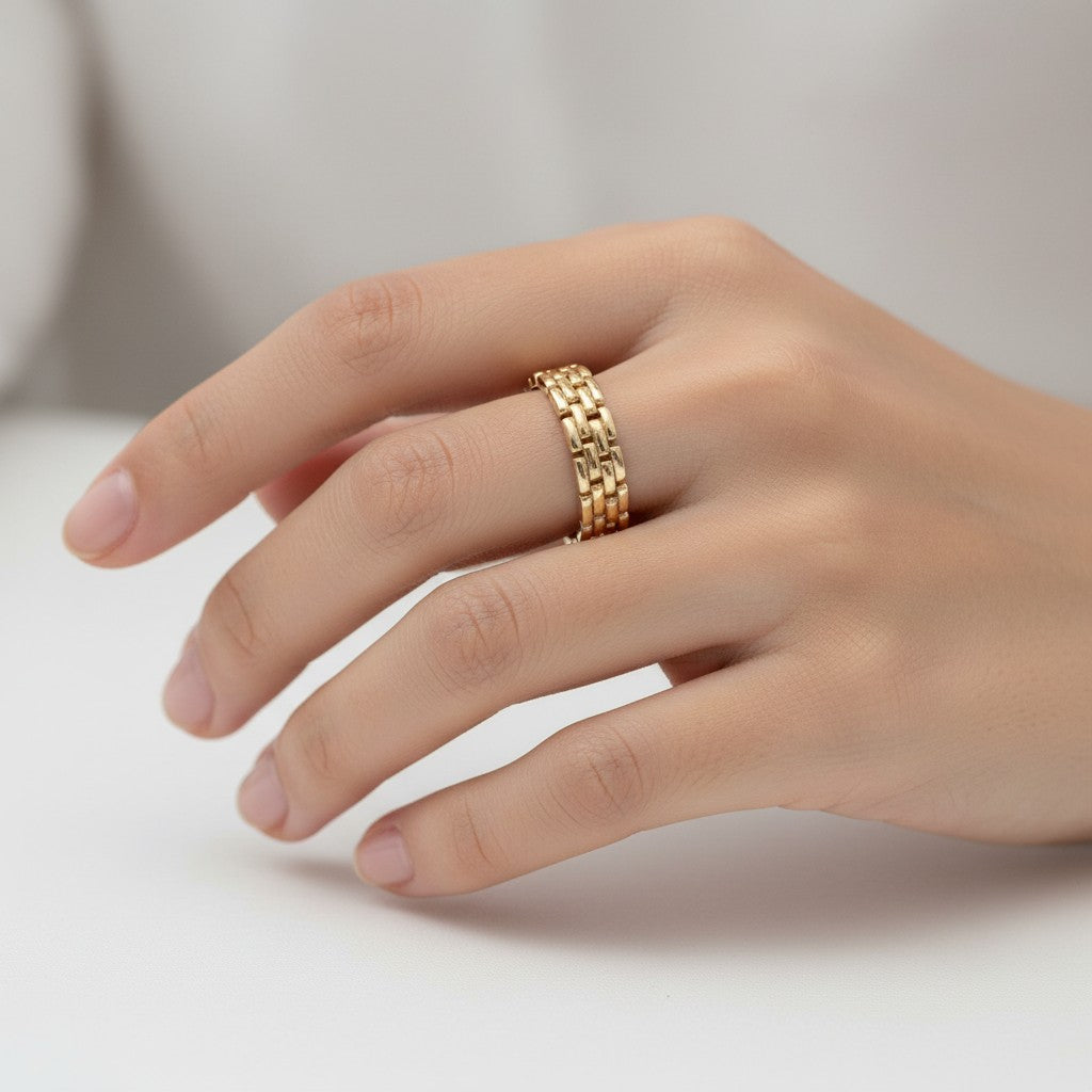 Luxurious 10K Yellow Gold Band Ring
